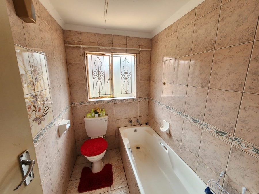 3 Bedroom Property for Sale in Geelhoutpark North West